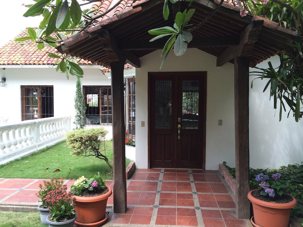 Iguanazu Bed & Breakfast Guayaquil Ngoại thất bức ảnh